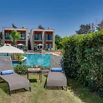 Celeste Bella Luxury & Ξενοδοχείο Turgutreis